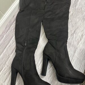 Elegant Black Women's Knee-High Boots size 9